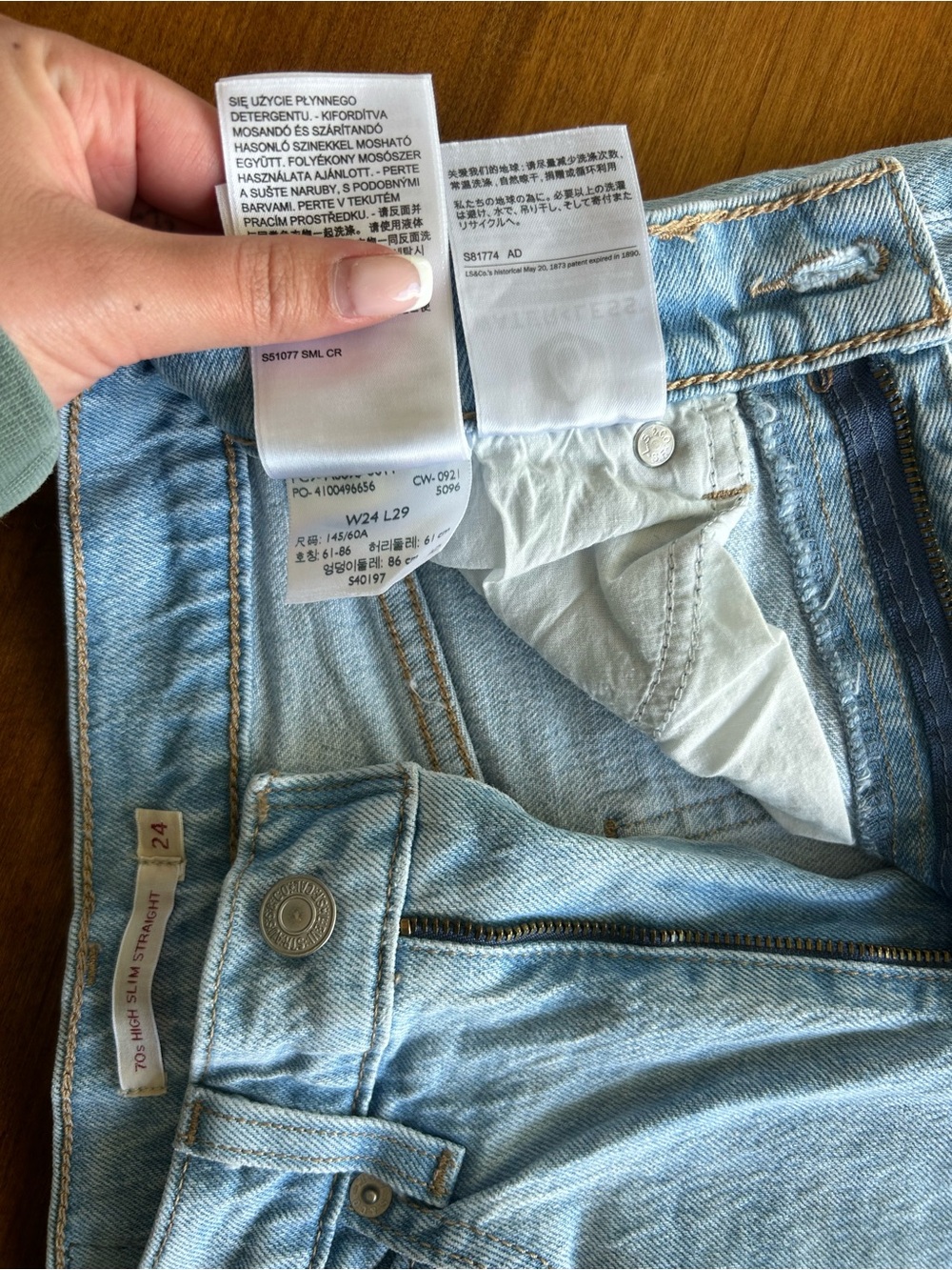Levi's Light Blue 70’s High Slim Straight Women's Jeans - Picture 2 of 4